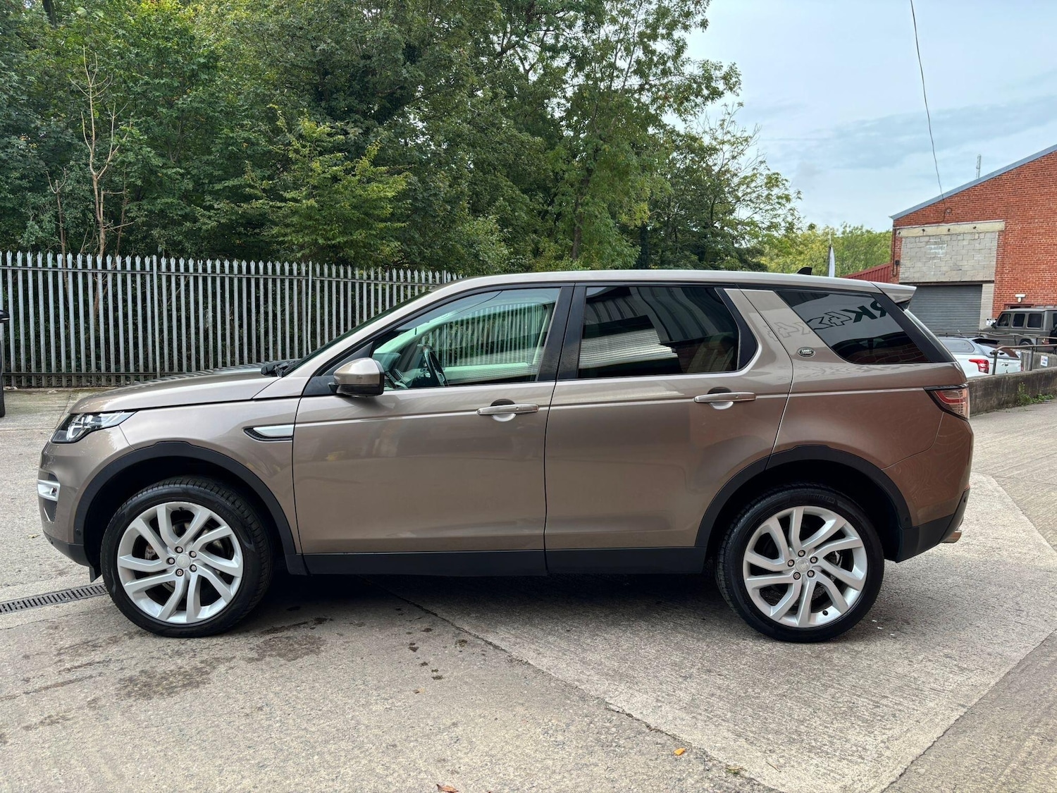 Used Land Rover Discovery Sport 2015 for sale - 76109884: Photo 31
