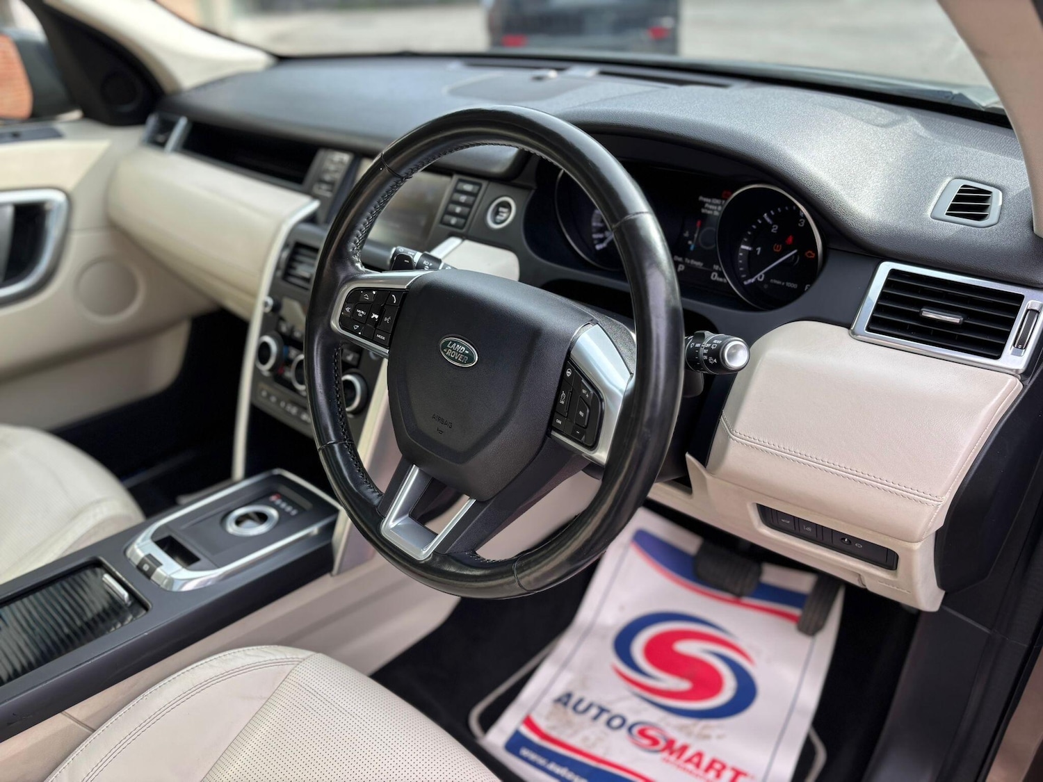 Used Land Rover Discovery Sport 2015 for sale - 76109884: Photo 4