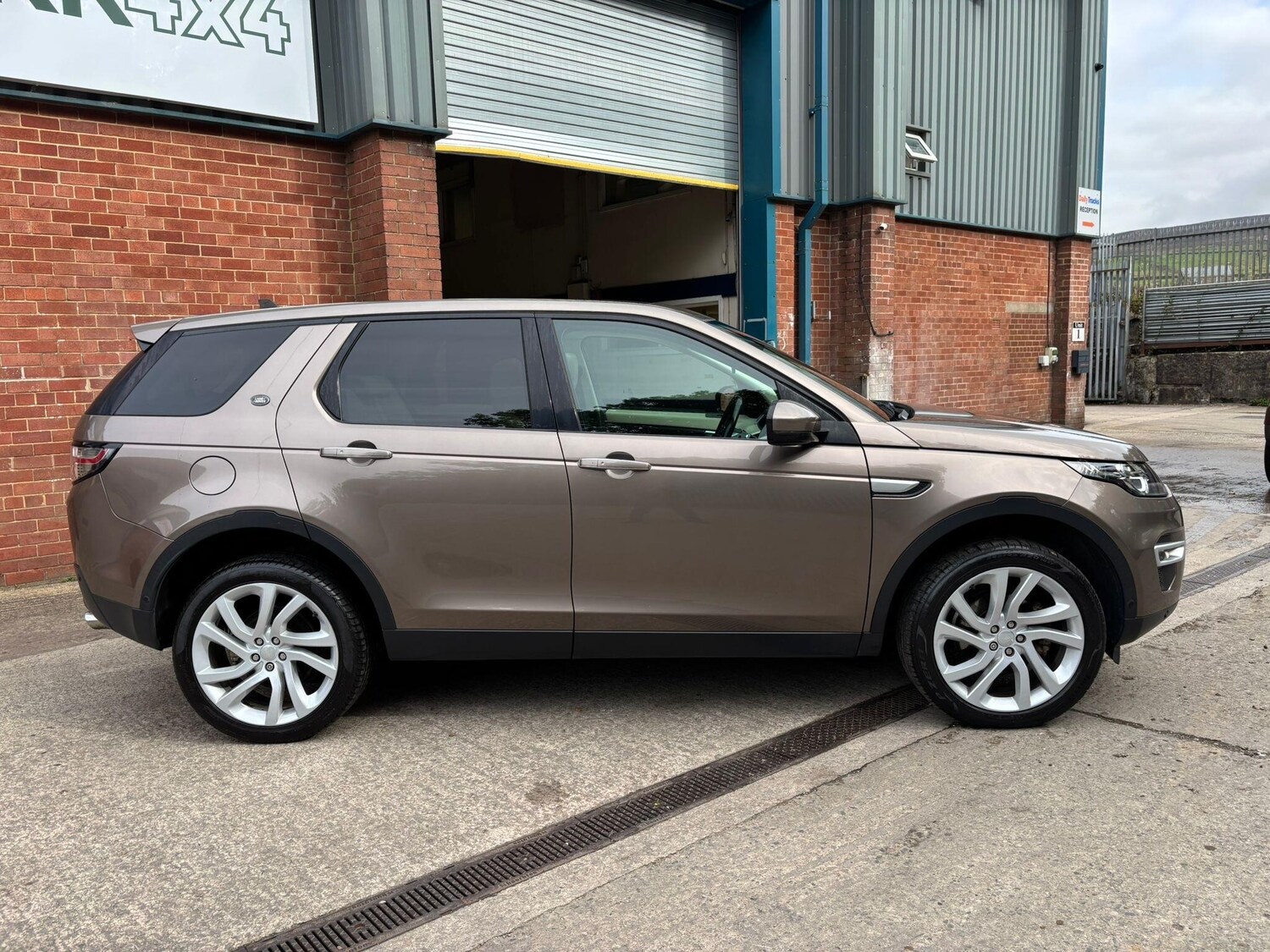 Used Land Rover Discovery Sport 2015 for sale - 76109884: Photo 44