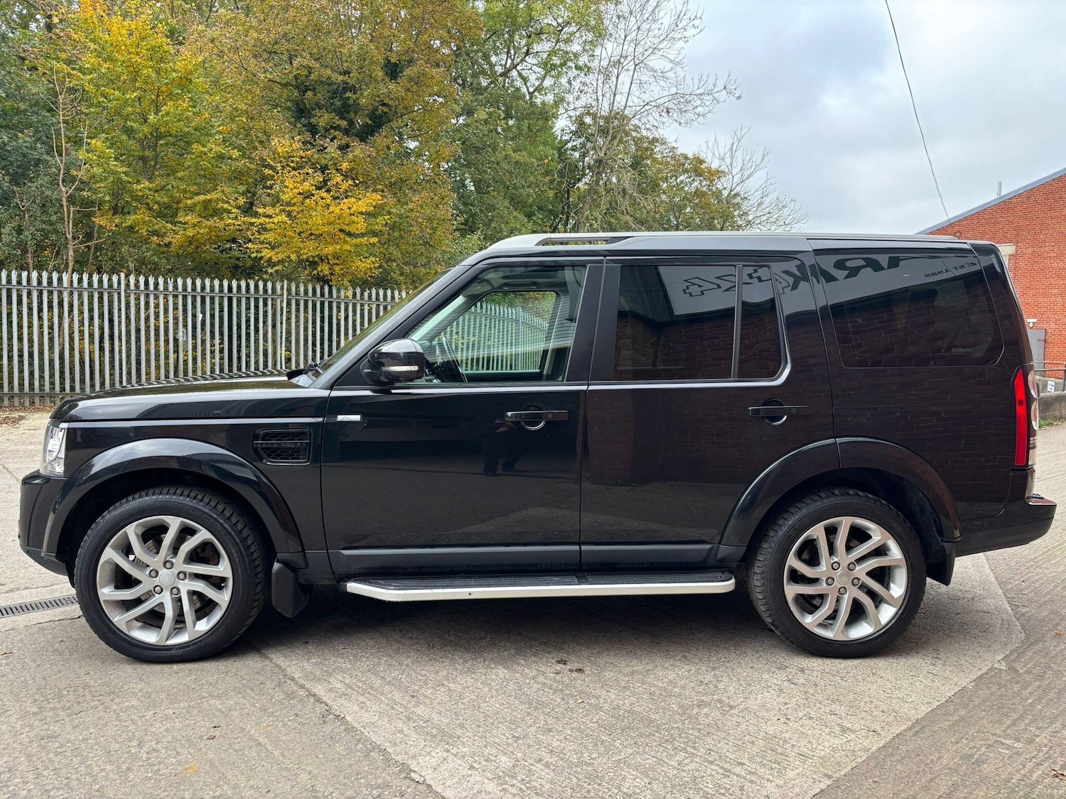 Used Land Rover Discovery 4 2016 for sale - 76260353: Photo 2