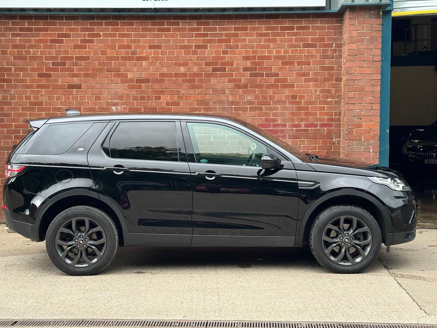 Used Land Rover Discovery Sport 2018 for sale - 76136813: Photo 8