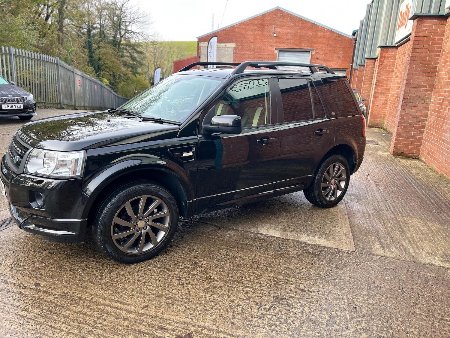 Used Land Rover Freelander 2 2011 for sale - 76424677: Photo 2