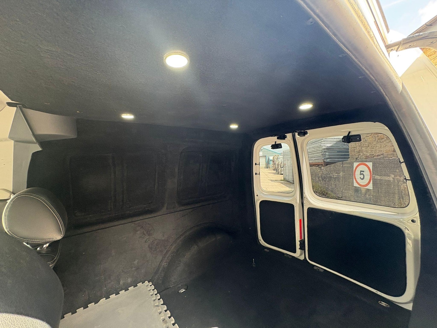 Used Volkswagen Caddy 2014 for sale - 76865267: Photo 28