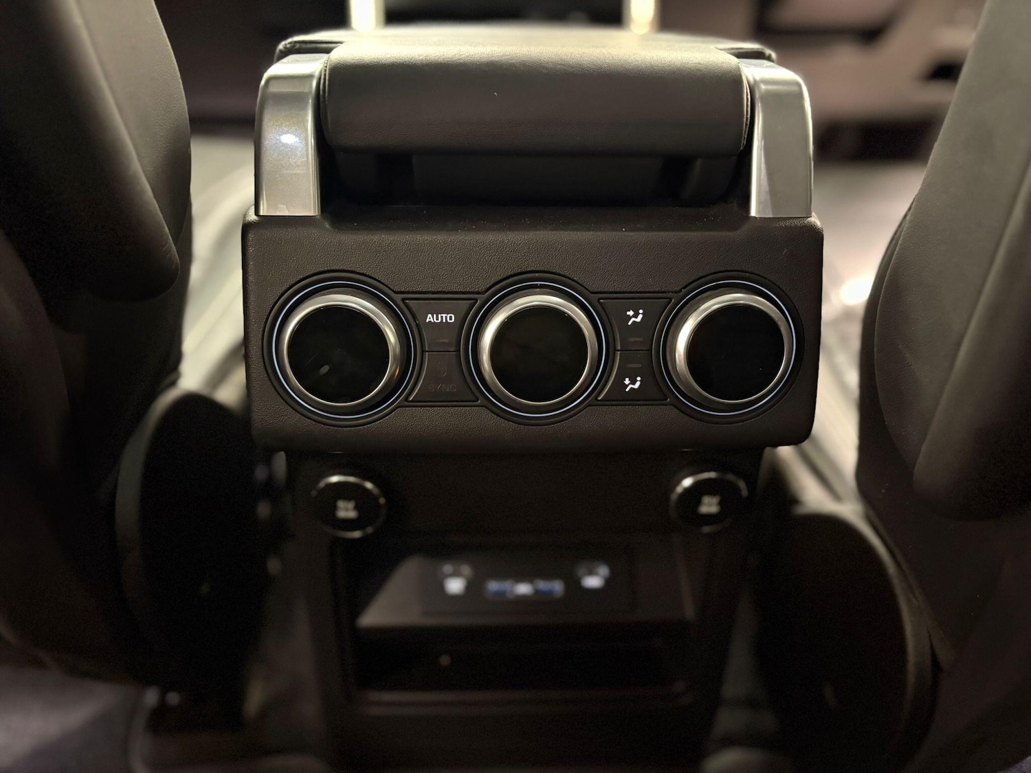 Used Land Rover Discovery 2018 for sale - 76607169: Photo 15