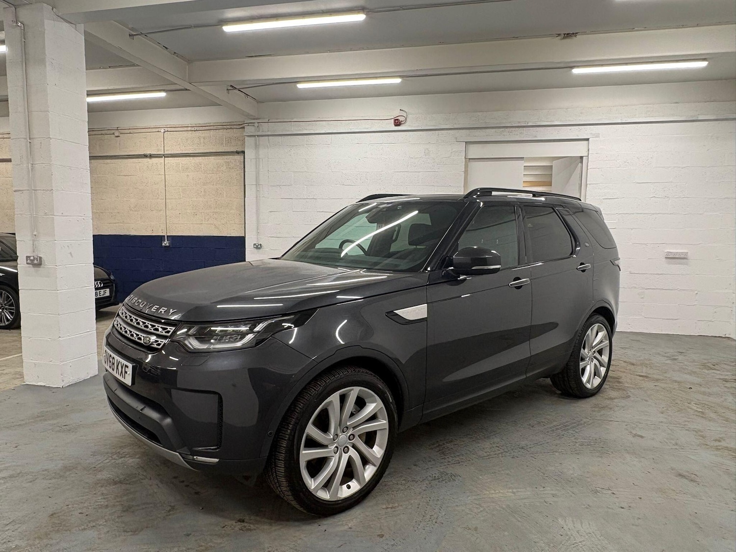 Used Land Rover Discovery 2018 for sale - 76607169: Photo 2