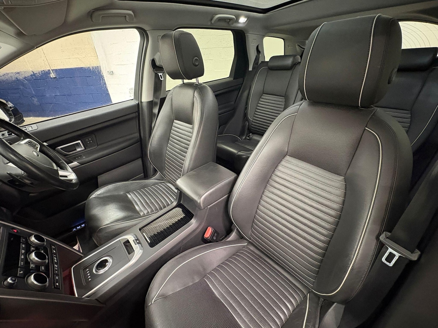 Used Land Rover Discovery Sport 2017 for sale - 76742722: Photo 2