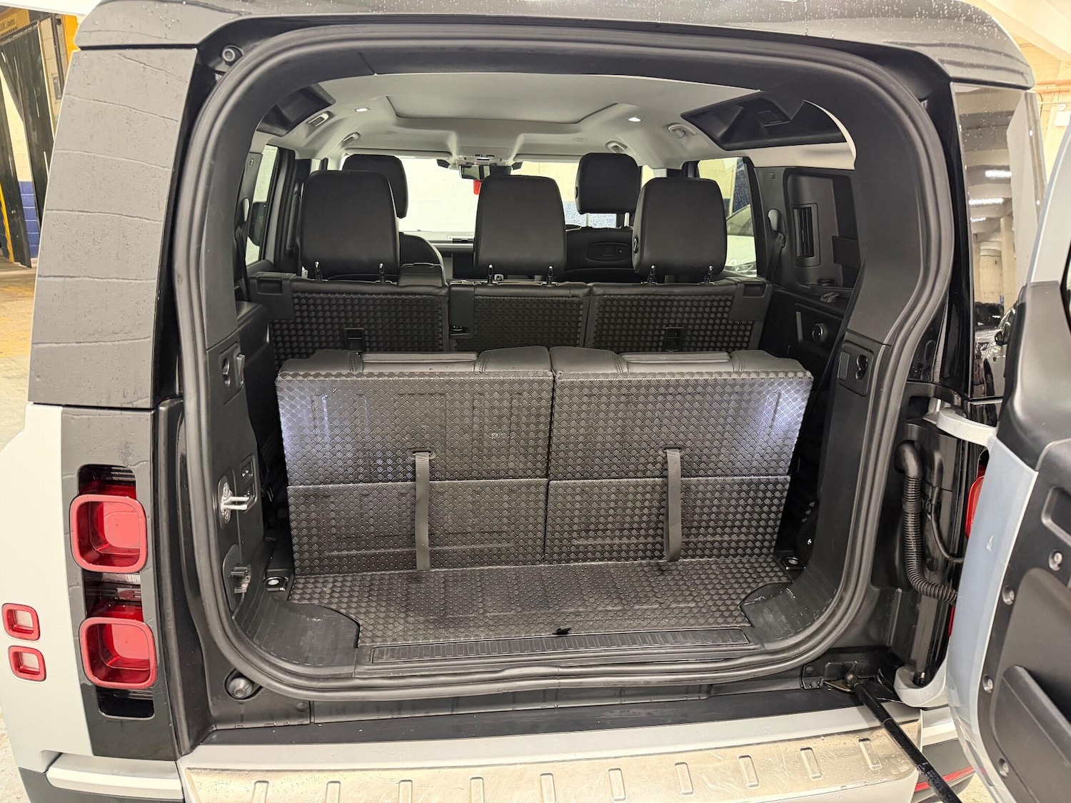 Used Land Rover Defender 110 for sale - 77191241: Photo 29