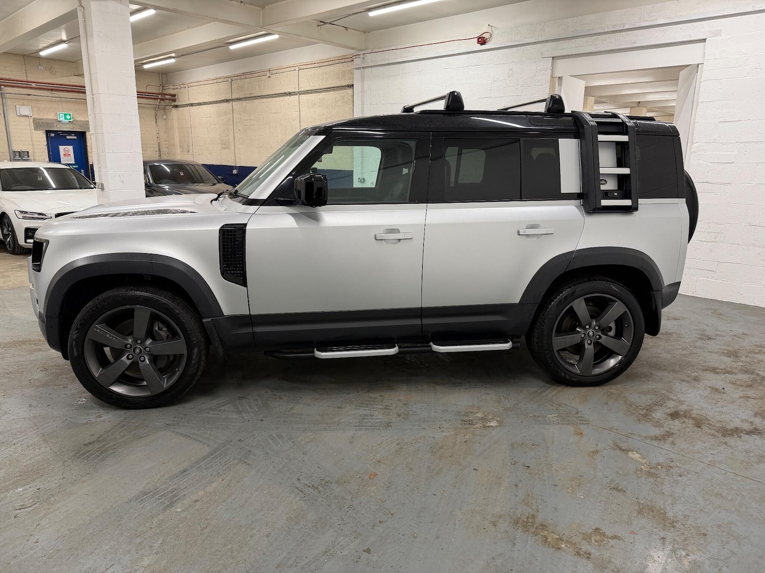 Used Land Rover Defender 110 for sale - 77191241: Photo 6