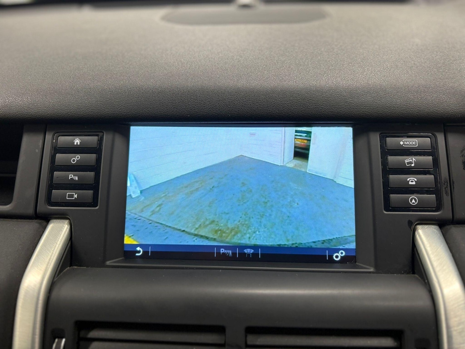 Used Land Rover Discovery Sport 2017 for sale - 76765159: Photo 38