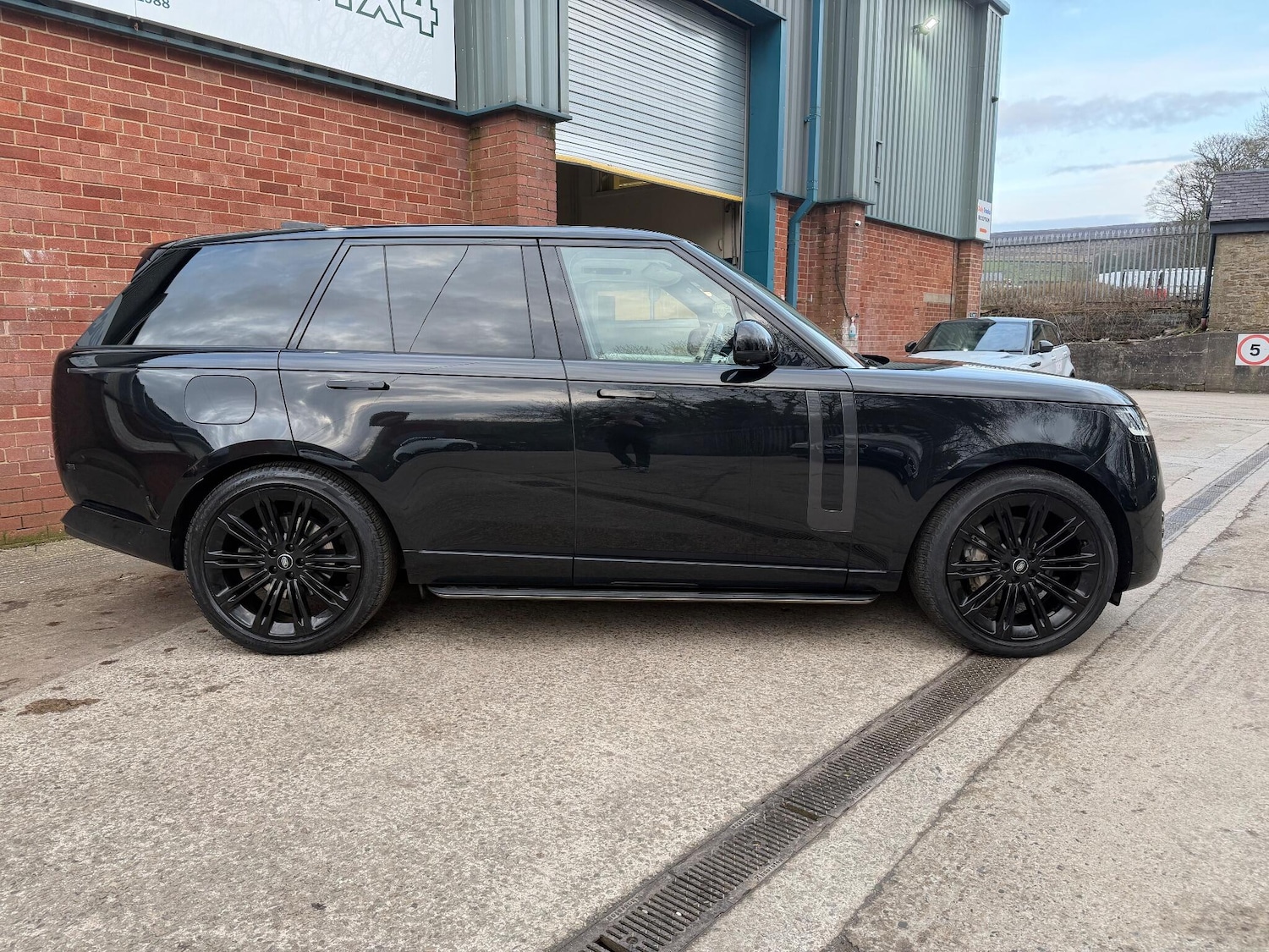 Used Land Rover Range Rover 2022 for sale - 77202618: Photo 2