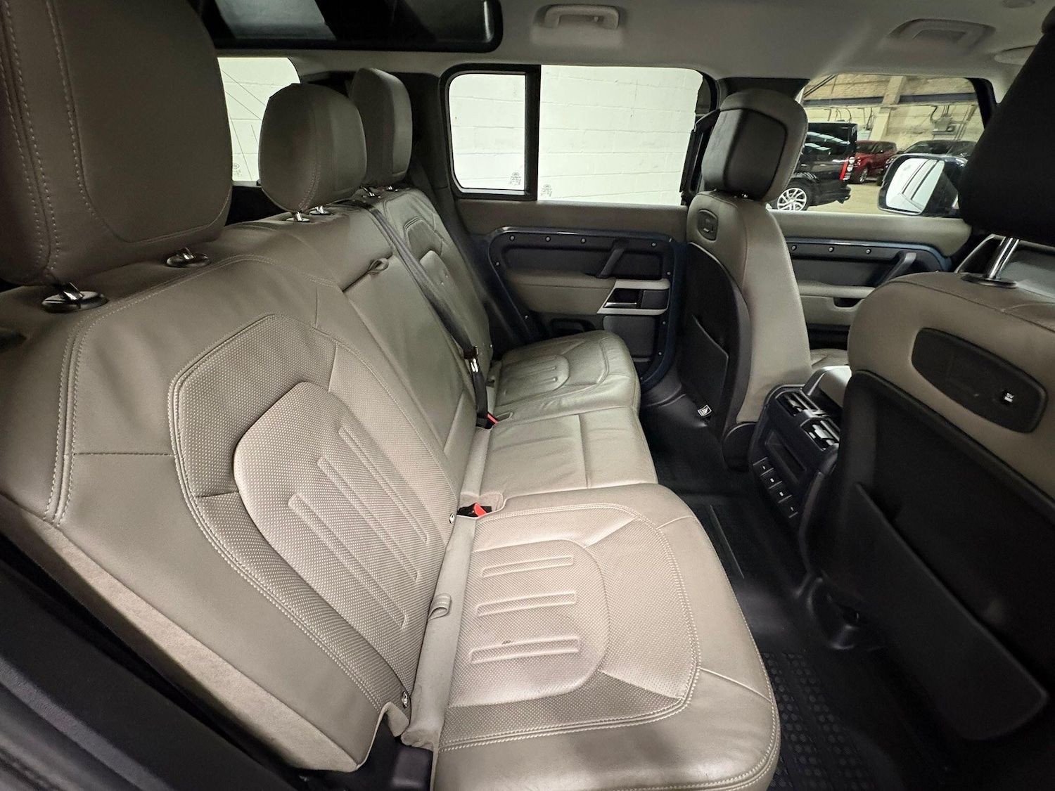 Used Land Rover Defender 110 2020 for sale - 77039772: Photo 15