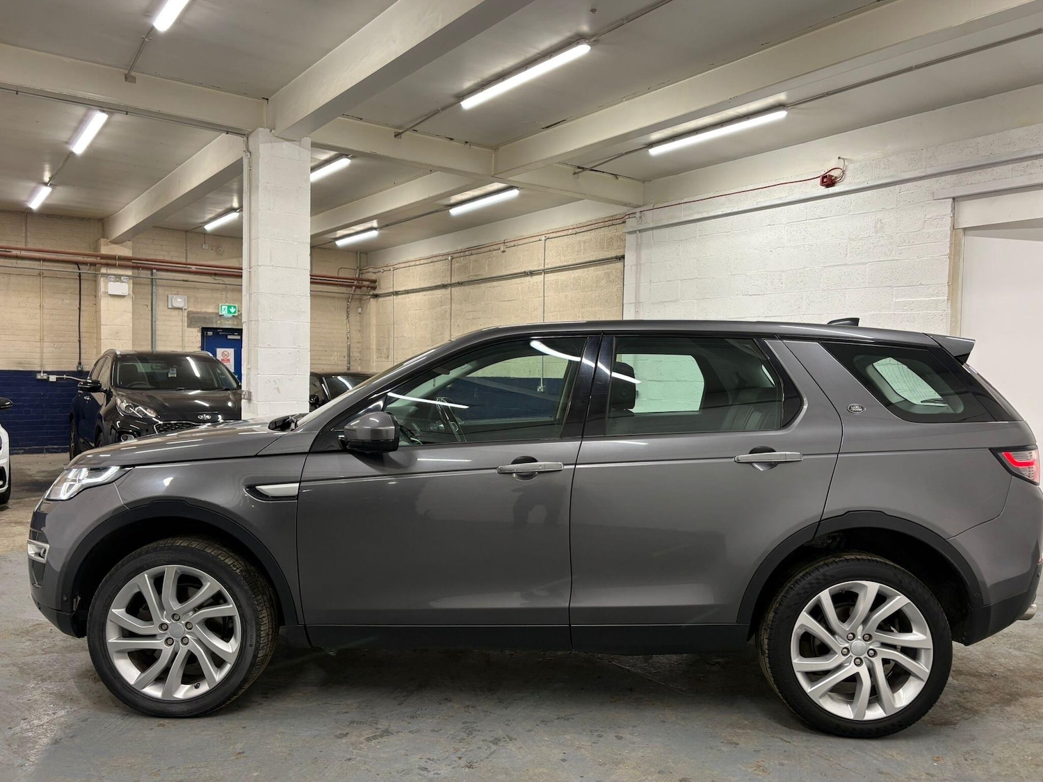 Used Land Rover Discovery Sport 2018 for sale - 76608142: Photo 4