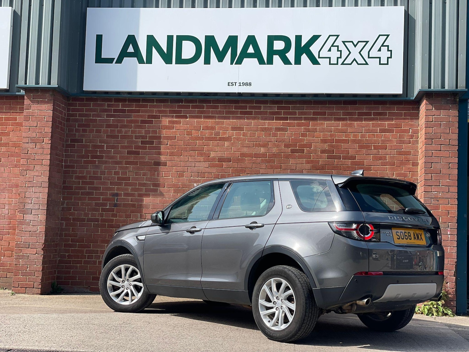Used Land Rover Discovery Sport 2019 for sale - 76189177: Photo 2