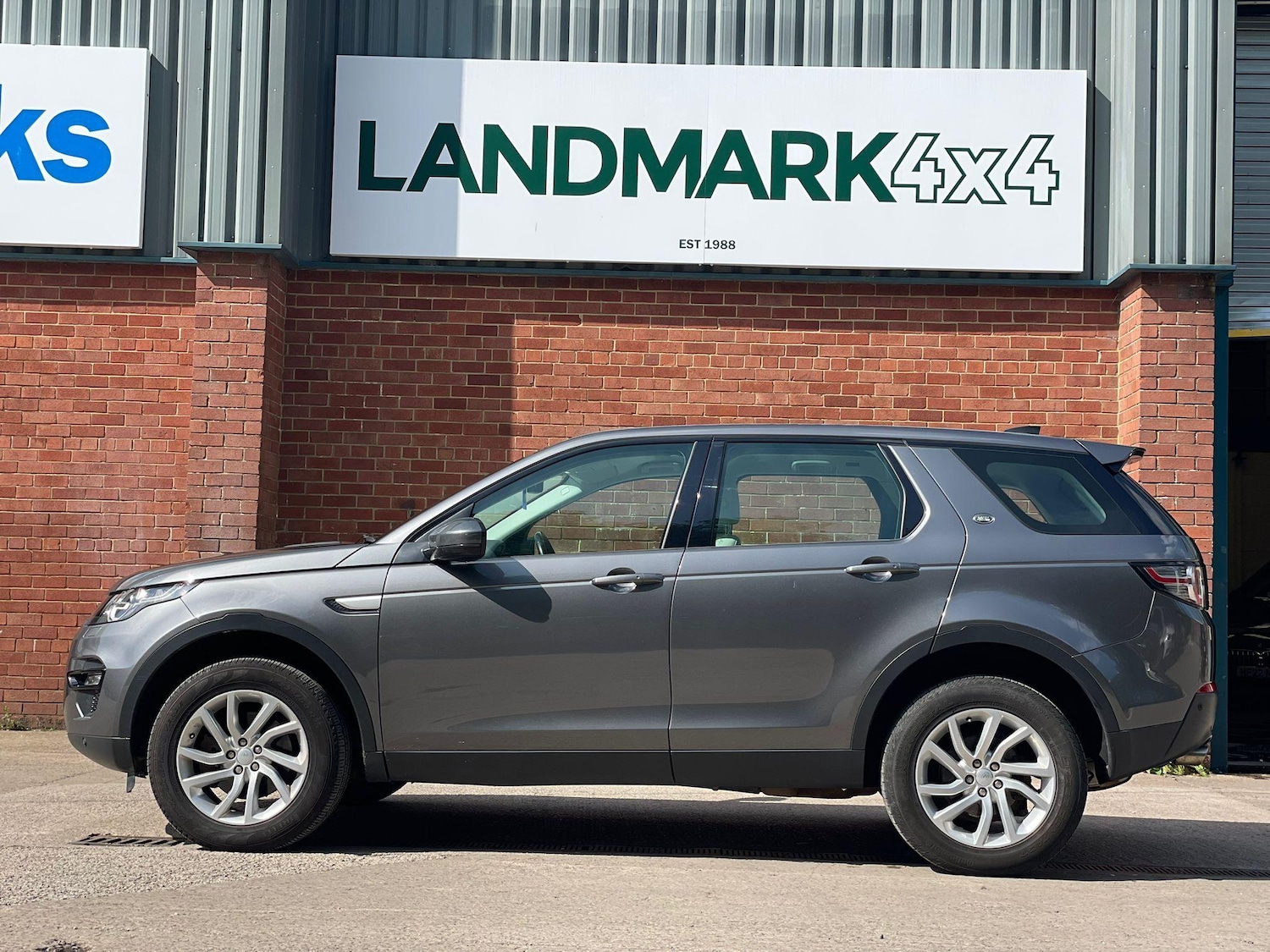 Used Land Rover Discovery Sport 2019 for sale - 76189177: Photo 4