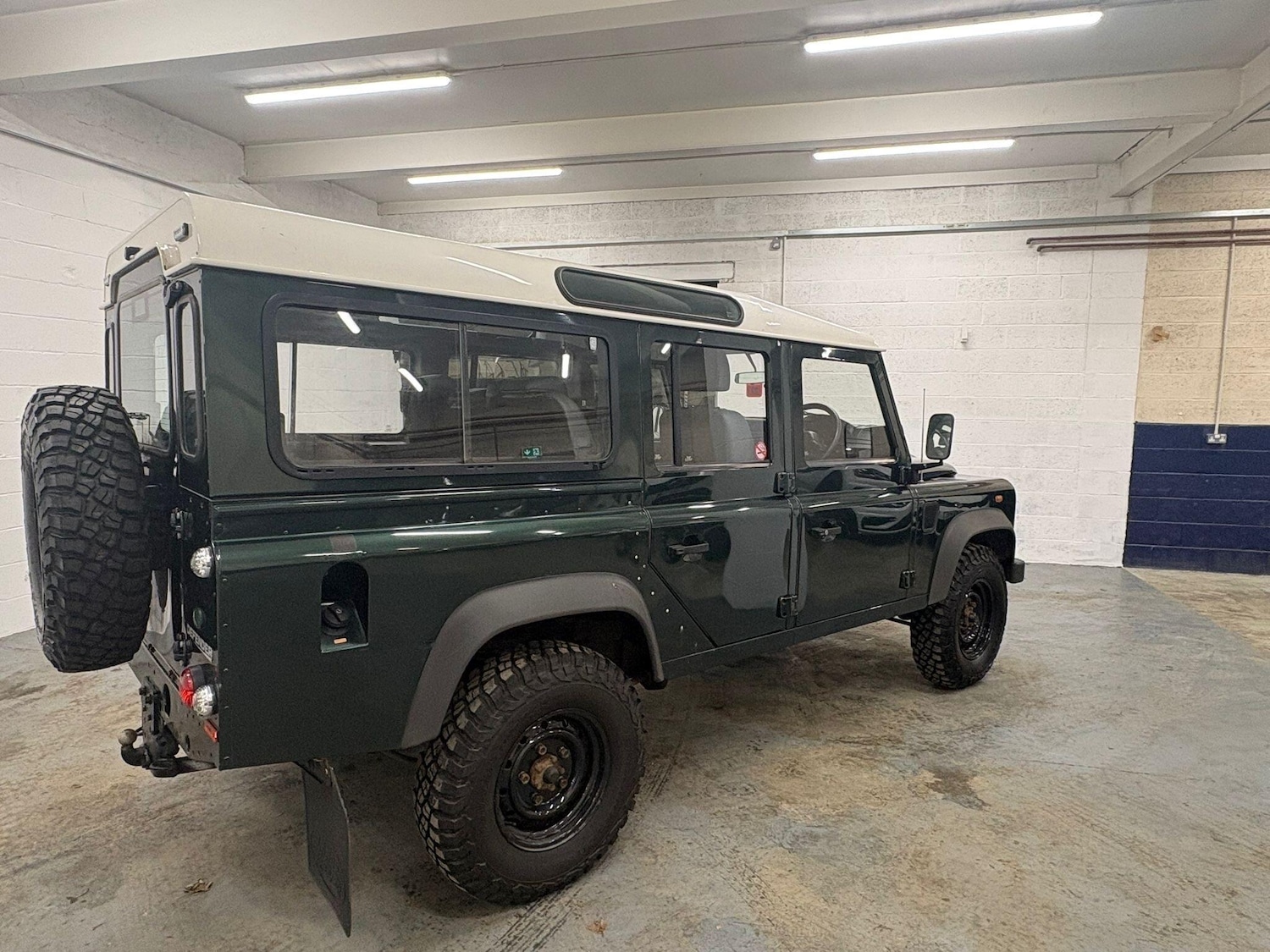 Used Land Rover Defender 2010 for sale - 77191229: Photo 12