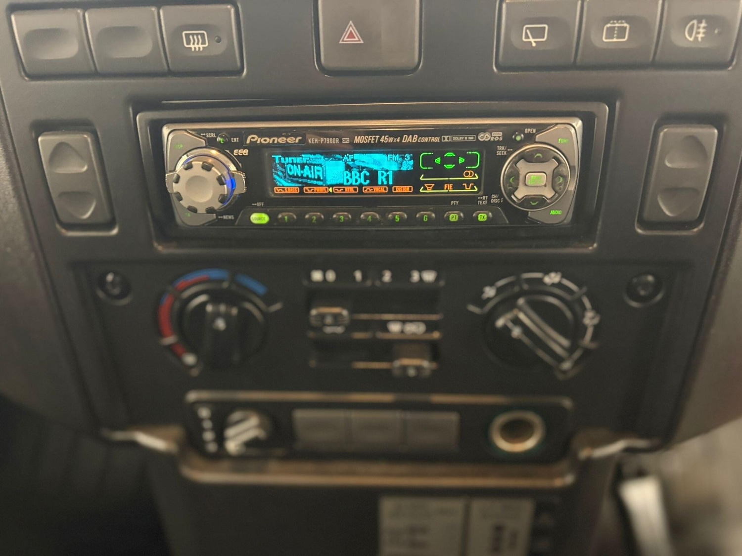 Used Land Rover Defender 2010 for sale - 77191229: Photo 22