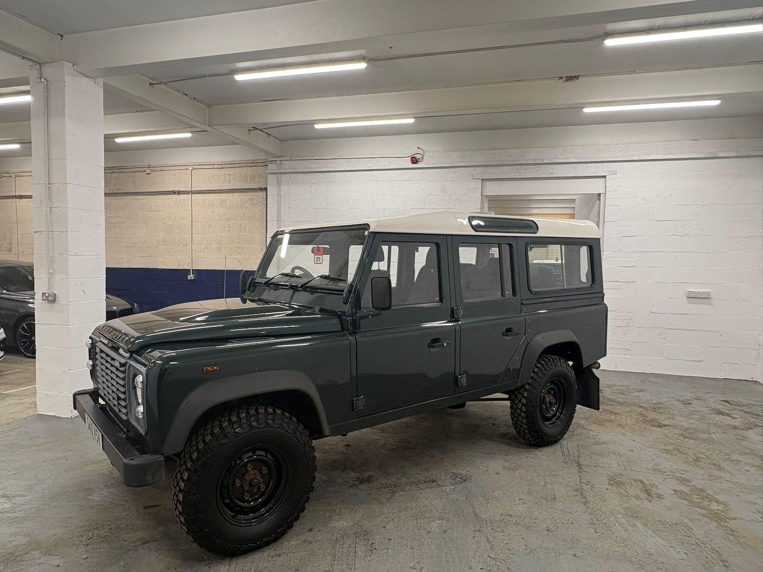 Used Land Rover Defender 2010 for sale - 77191229: Photo 4