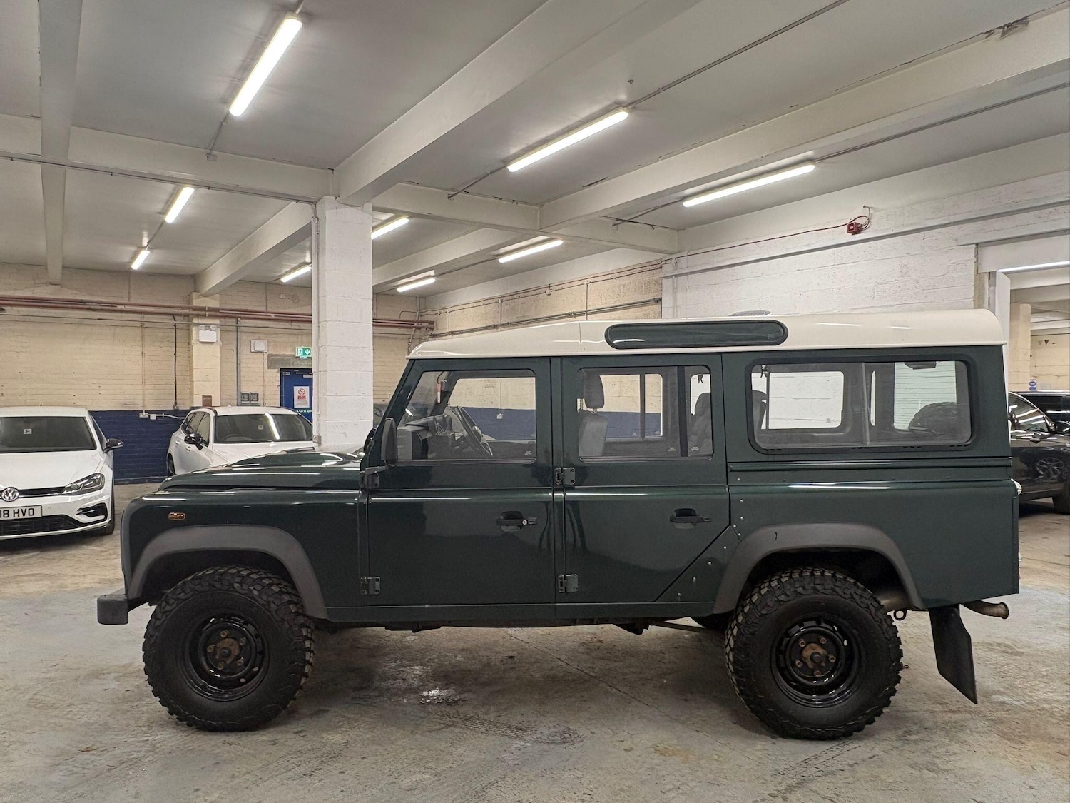 Used Land Rover Defender 2010 for sale - 77191229: Photo 5