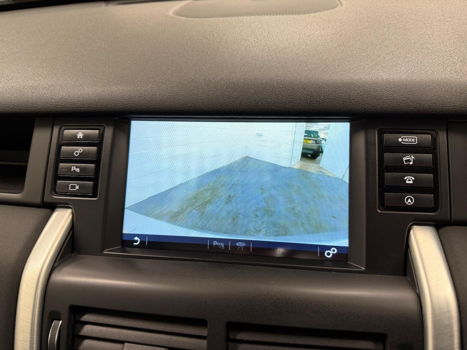 Used Land Rover Discovery Sport 2018 for sale - 76913130: Photo 25