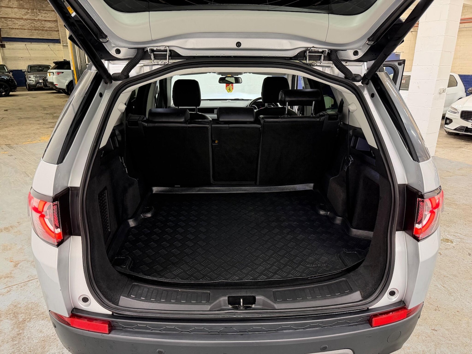 Used Land Rover Discovery Sport 2018 for sale - 76913130: Photo 28