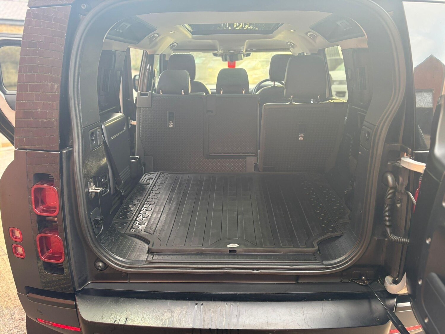 Used Land Rover Defender 2021 for sale - 77560033: Photo 13