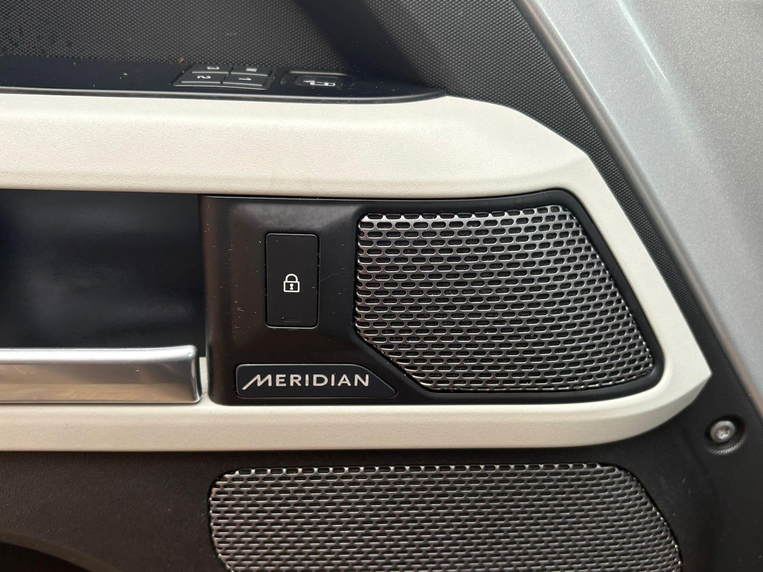 Used Land Rover Defender 2021 for sale - 77560033: Photo 7