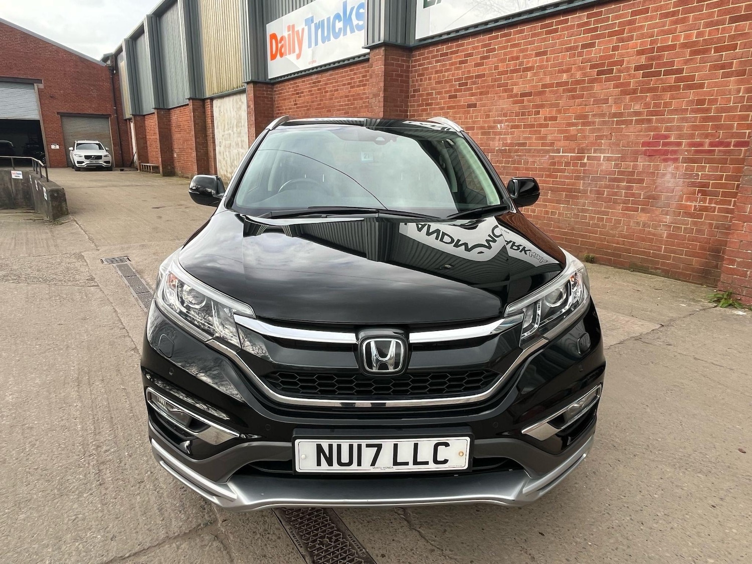 Used Honda CR-V 2017 for sale - 77994400: Photo 10