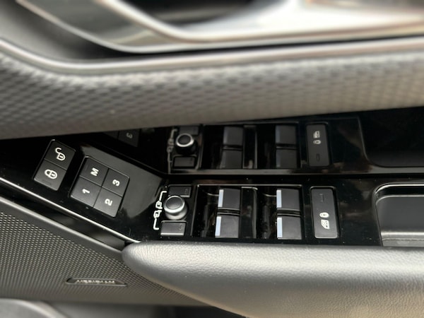 Used Land Rover Range Rover Velar 2018 for sale - 76337711: Photo 14