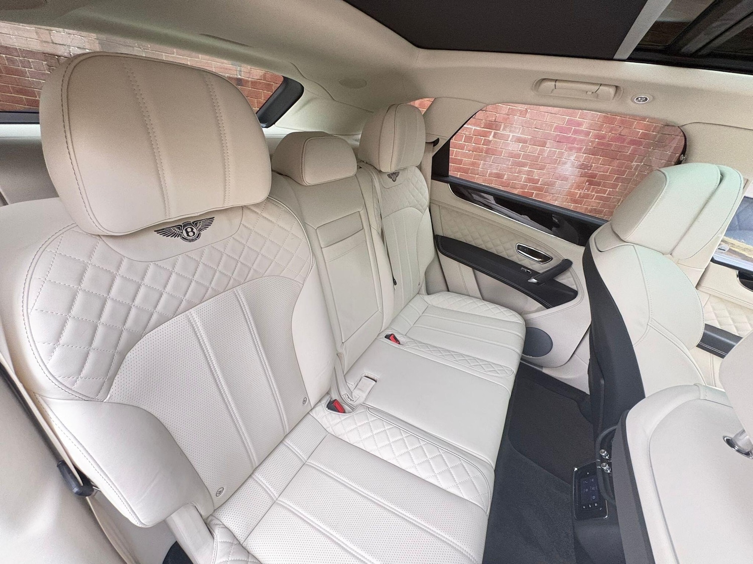 Used Bentley Bentayga 2018 for sale - 76473267: Photo 3