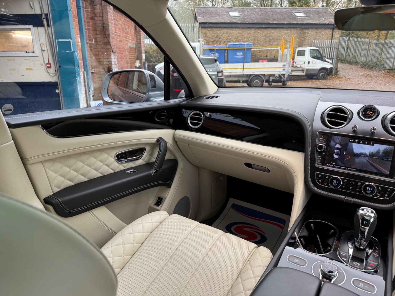 Used Bentley Bentayga 2018 for sale - 76473267: Photo 72