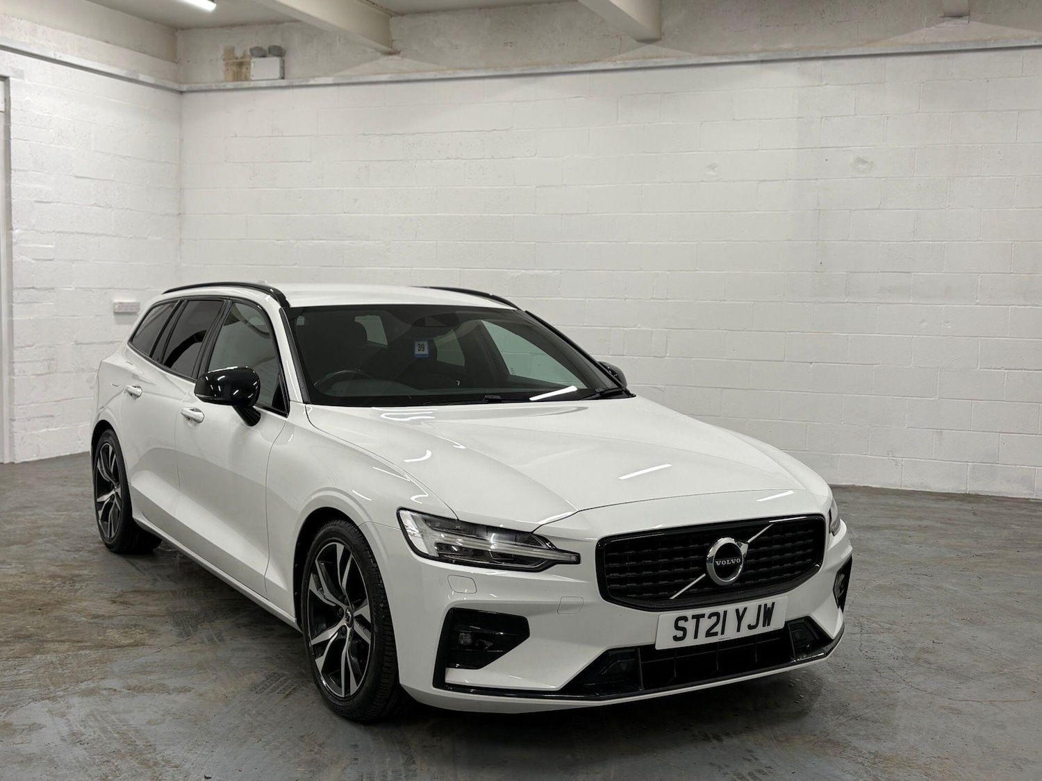 Used Volvo V60 2021 for sale - 76549317: Photo 1