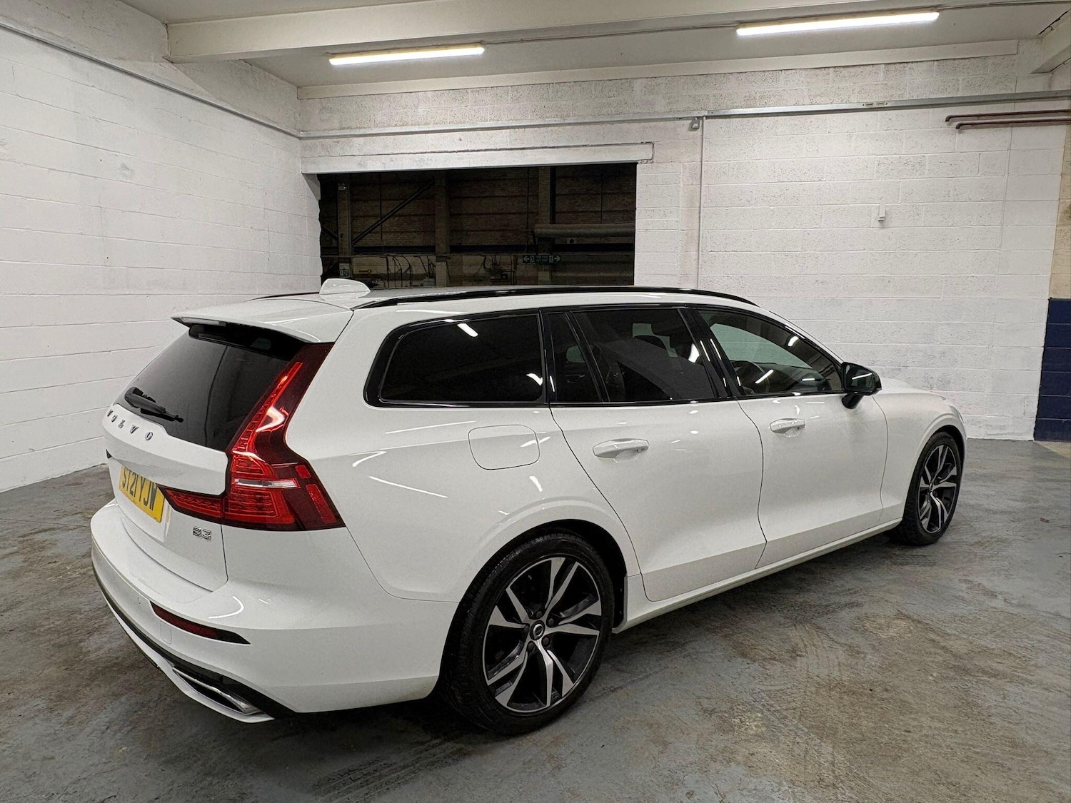 Used Volvo V60 2021 for sale - 76549317: Photo 10