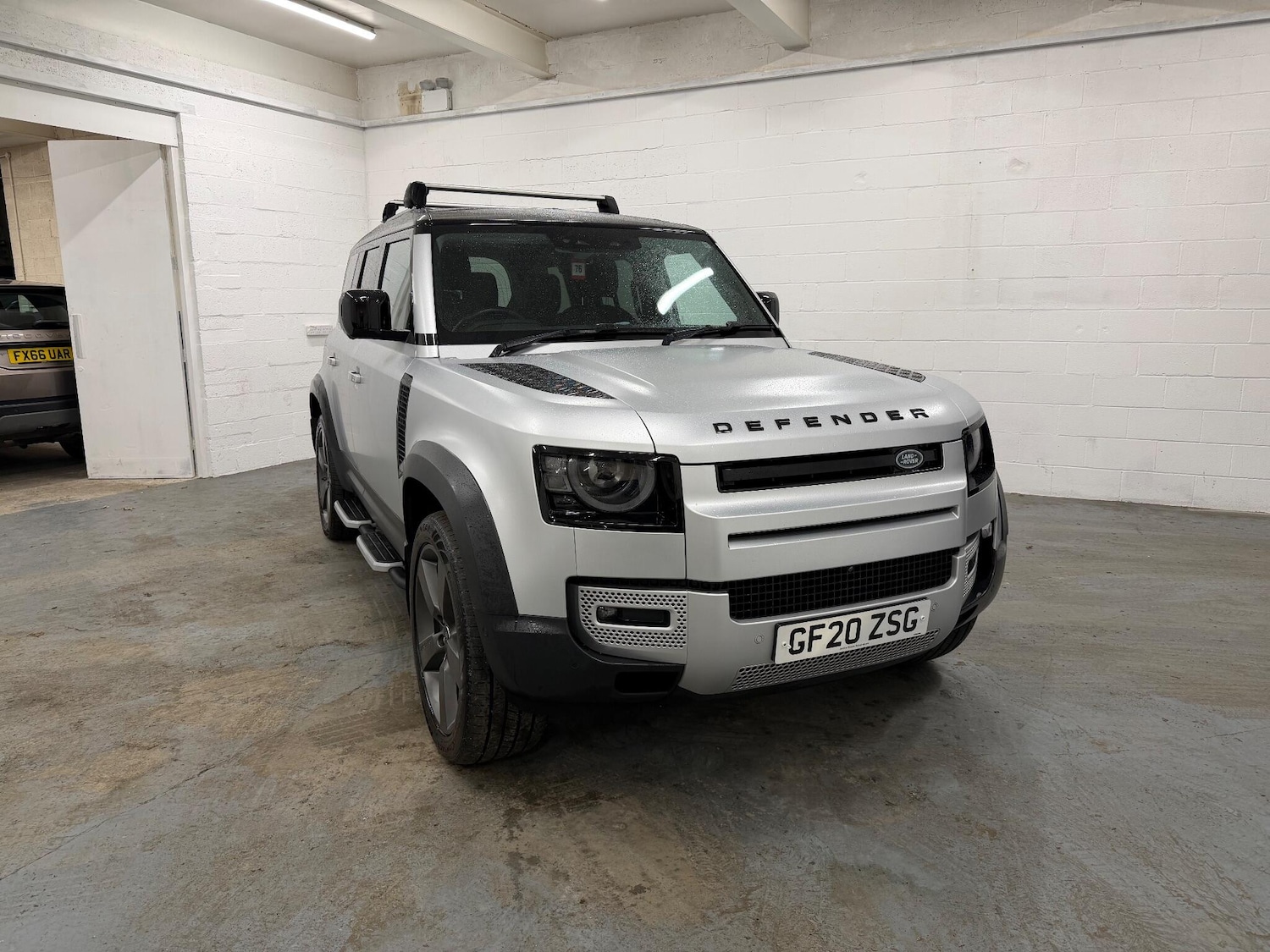 Used Land Rover Defender 2020 for sale - 77753884: Photo 2