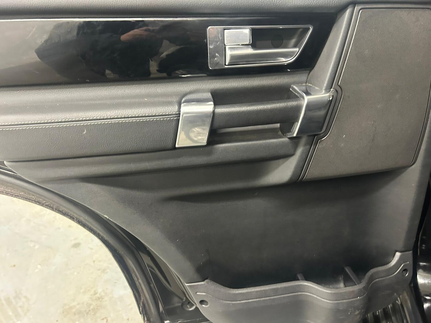 Used Land Rover Discovery 4 for sale - 77511053: Photo 25