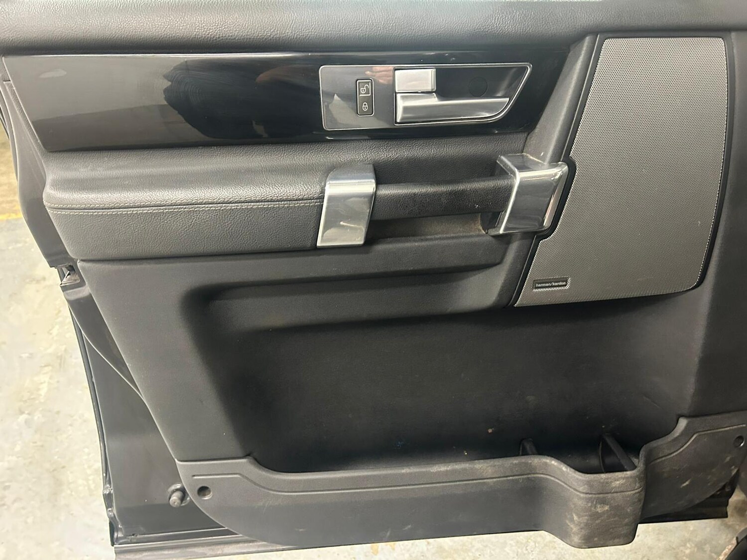 Used Land Rover Discovery 4 for sale - 77511053: Photo 28