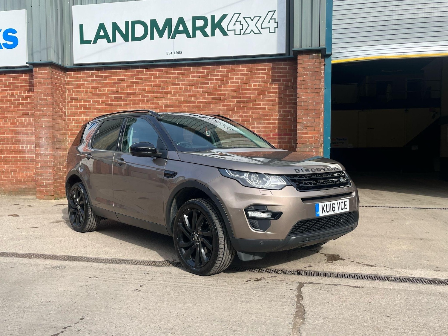 Used Land Rover Discovery Sport 2016 for sale - 76408654: Photo 1