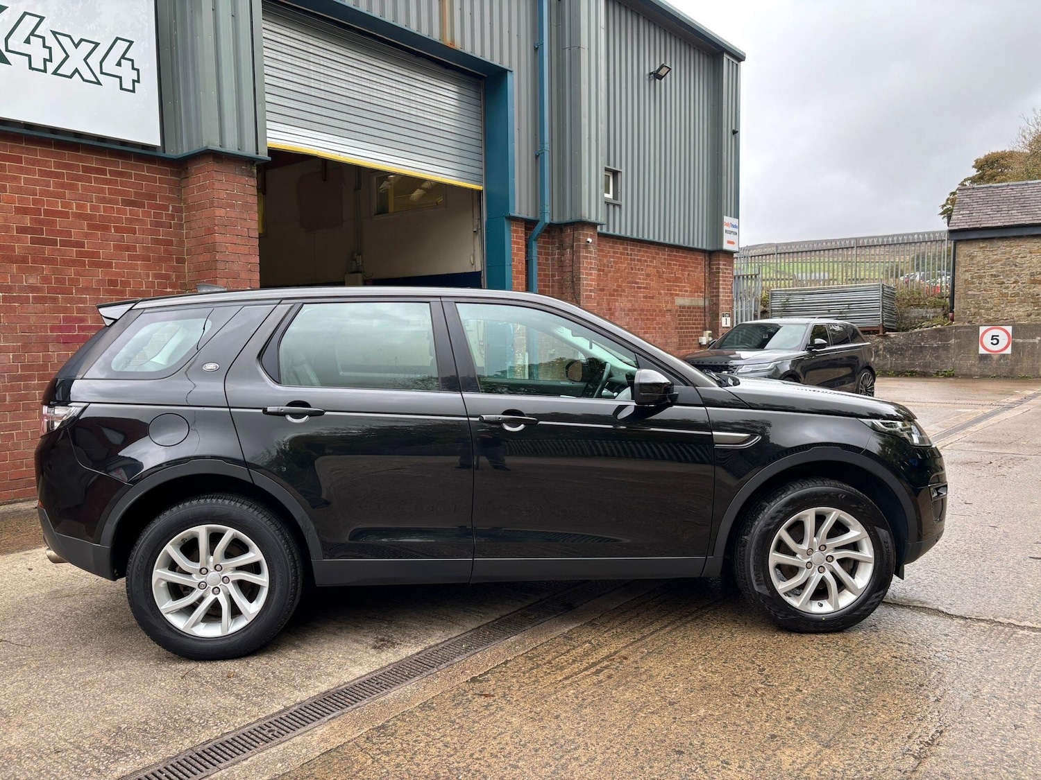 Used Land Rover Discovery Sport 2016 for sale - 76167512: Photo 5