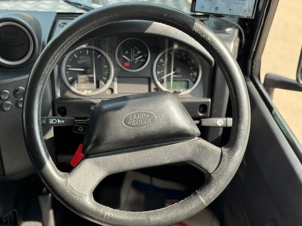 Used Land Rover Defender 110 2012 for sale - 74978017: Photo 39