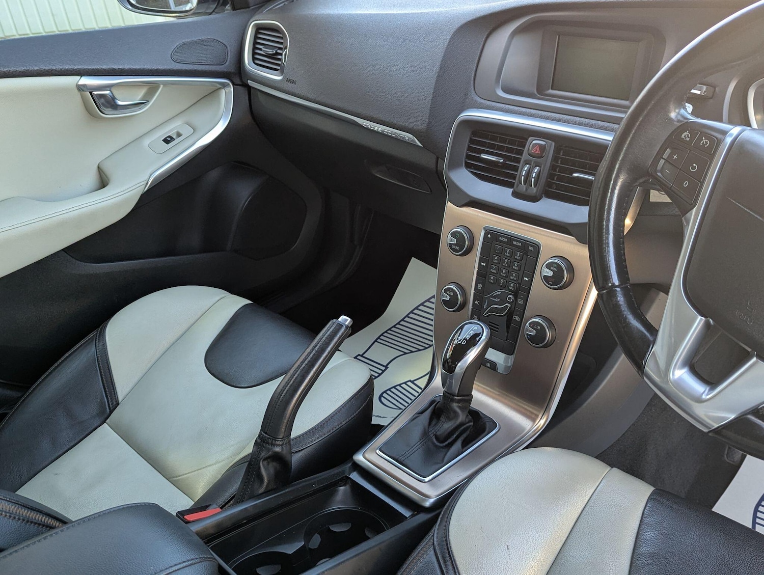 Used Volvo V40 2014 for sale - 78157025: Photo 30