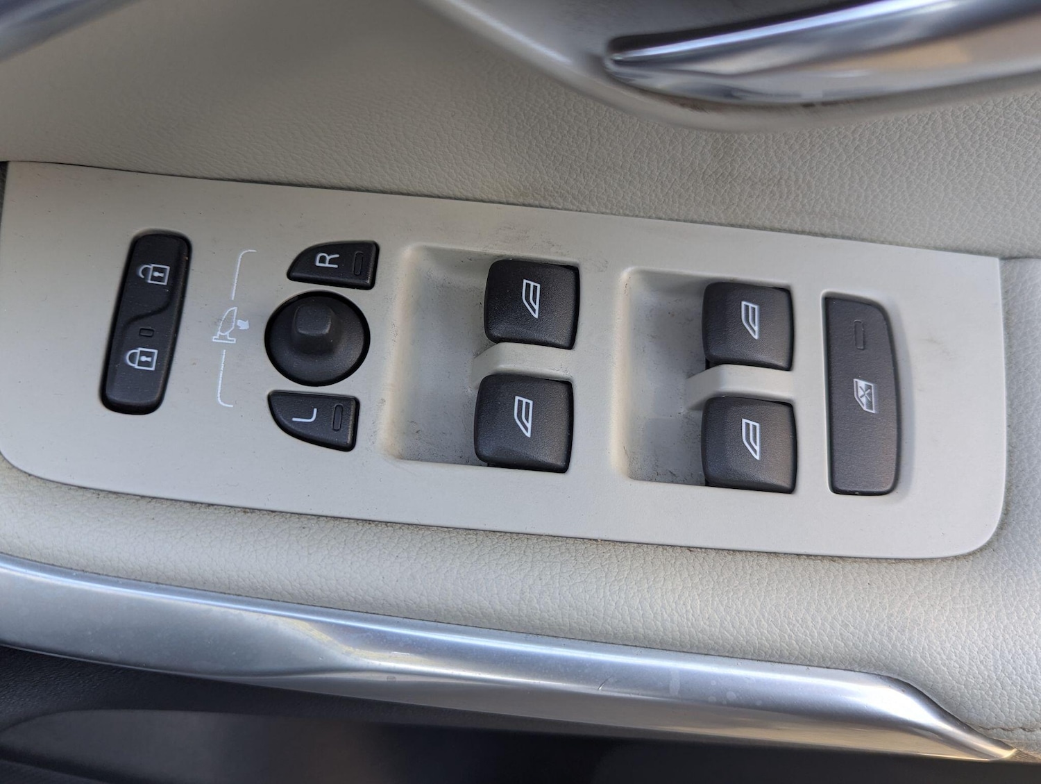 Used Volvo V40 2014 for sale - 78157025: Photo 31