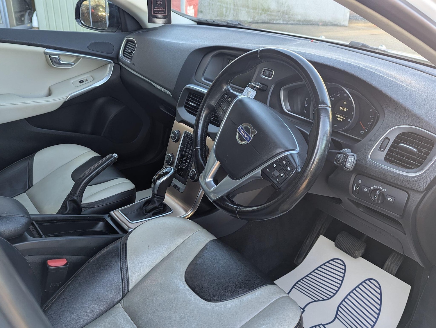 Used Volvo V40 2014 for sale - 78157025: Photo 32