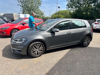 Used Volkswagen Golf 2017 for sale - 78988103: Photo