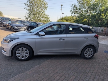 Used Hyundai i20 2017 for sale - 78728199: Photo