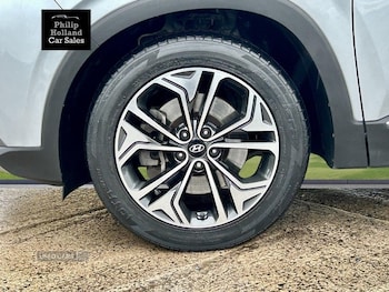 Used Hyundai Santa Fe 2019 for sale - 77396825: Photo