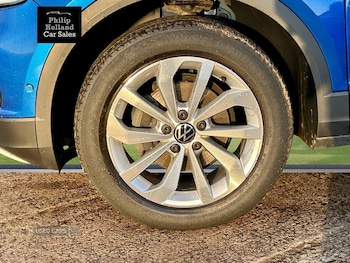 Used Volkswagen T-Roc 2023 for sale - 76976991: Photo