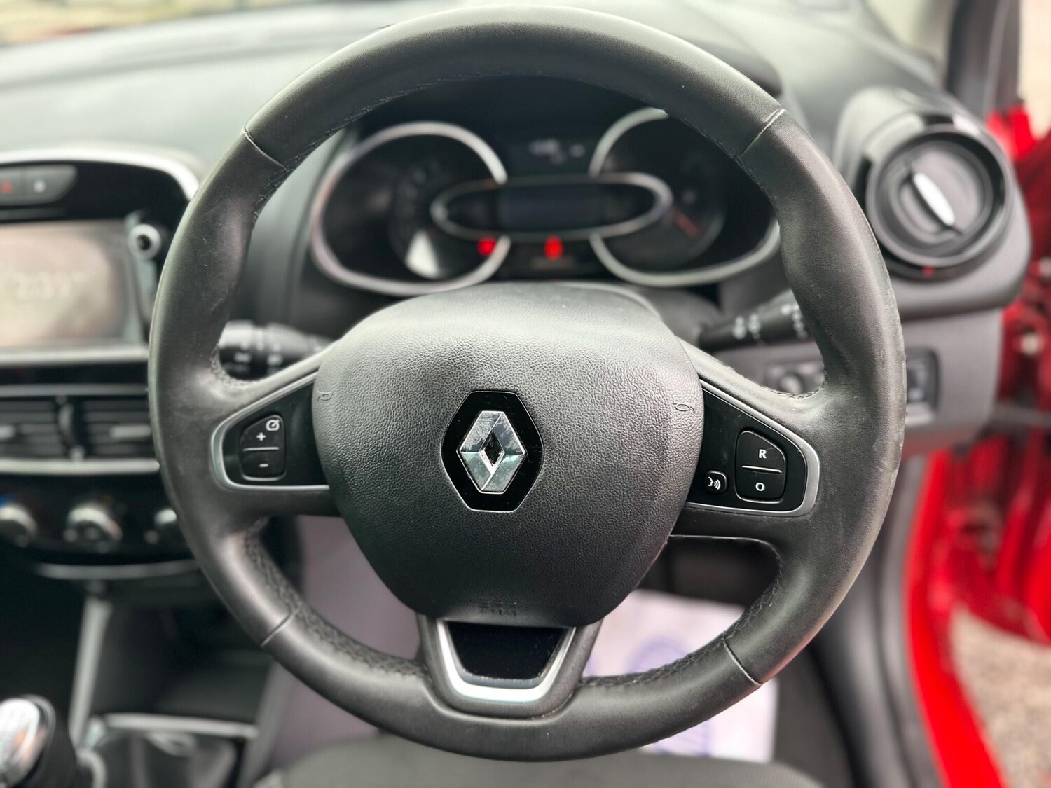 Used Renault Clio 2018 for sale - 76270586: Photo 45