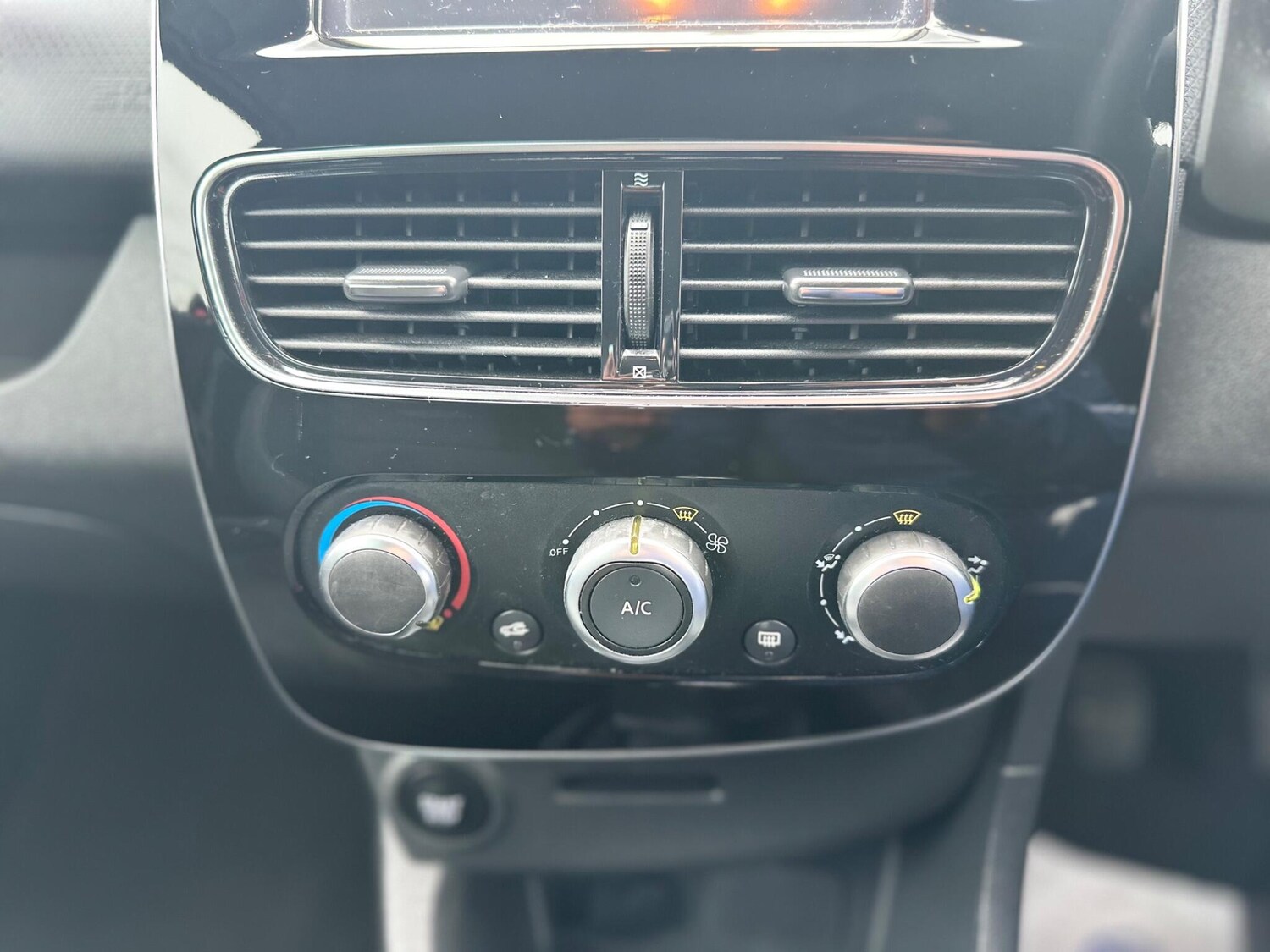 Used Renault Clio 2018 for sale - 76270586: Photo 49