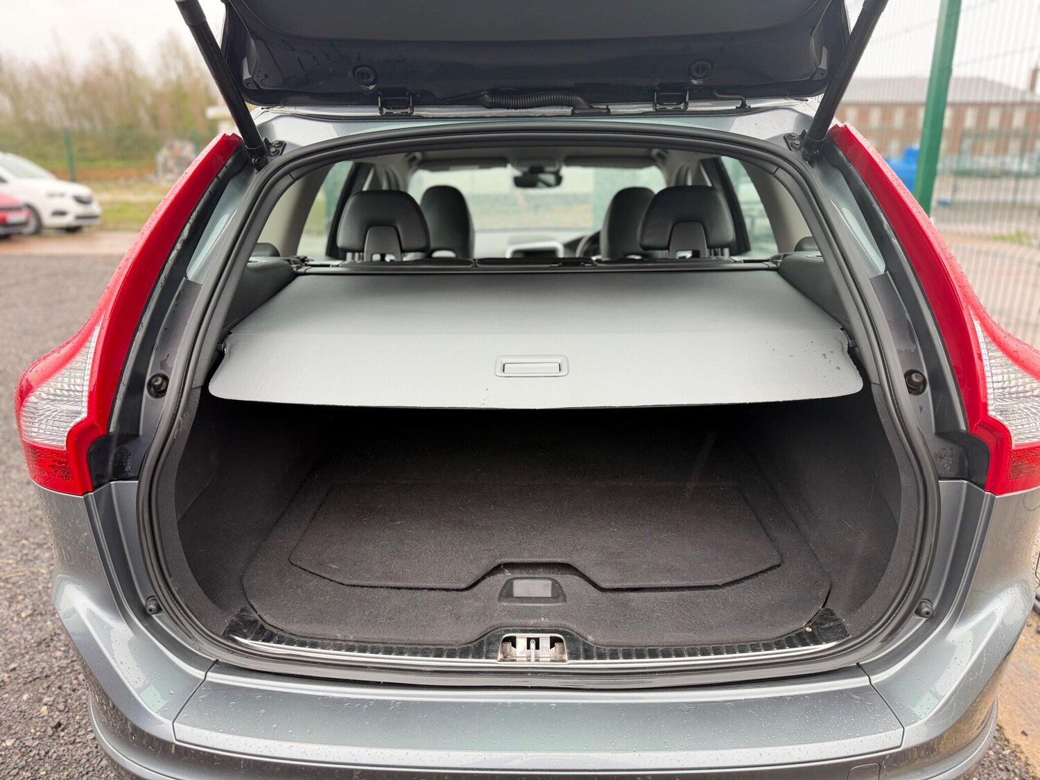 Used Volvo XC60 2015 for sale - 77908936: Photo 15