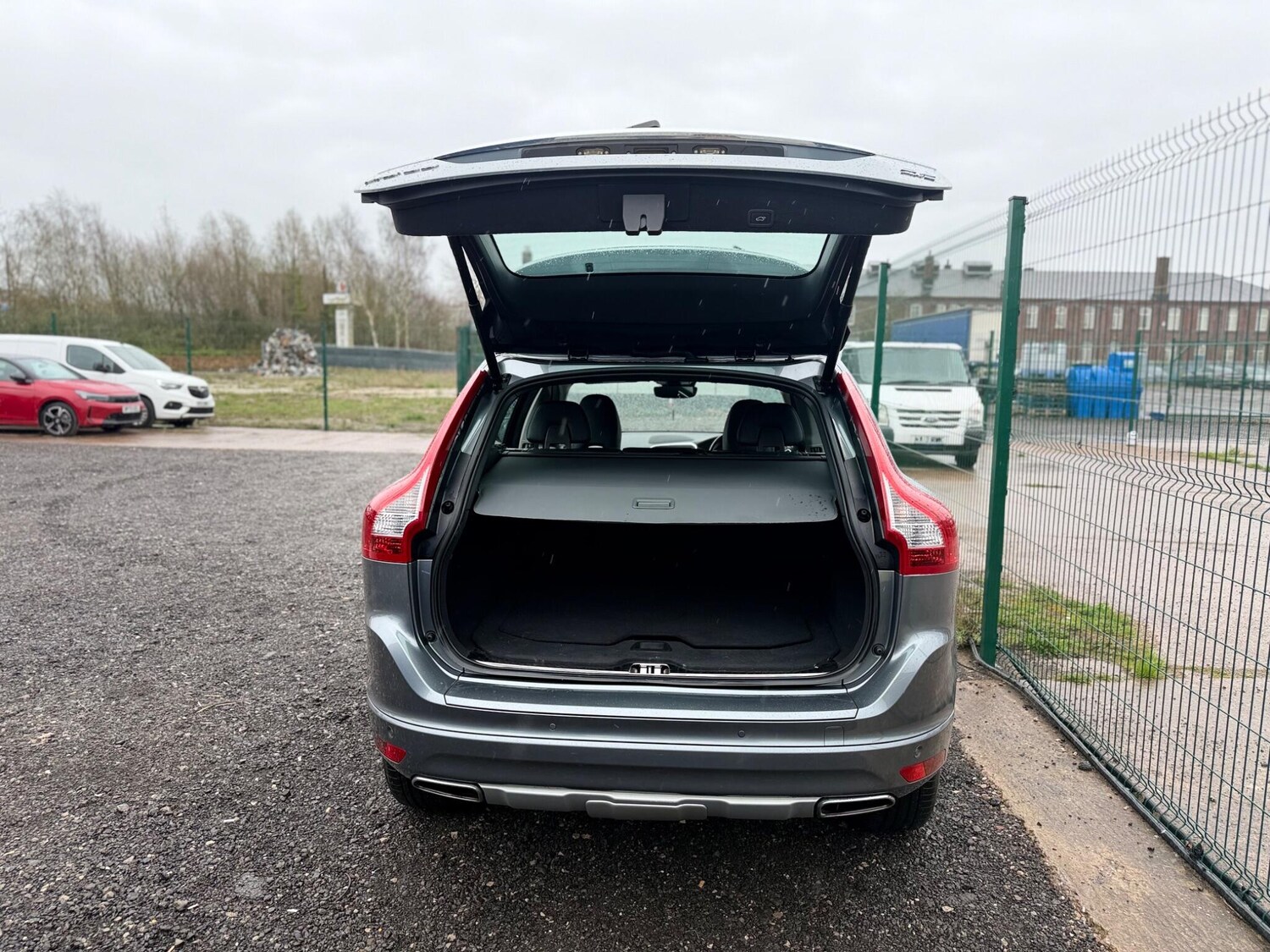 Used Volvo XC60 2015 for sale - 77908936: Photo 16