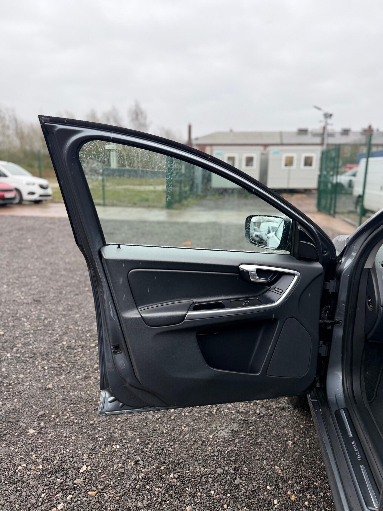 Used Volvo XC60 2015 for sale - 77908936: Photo 32